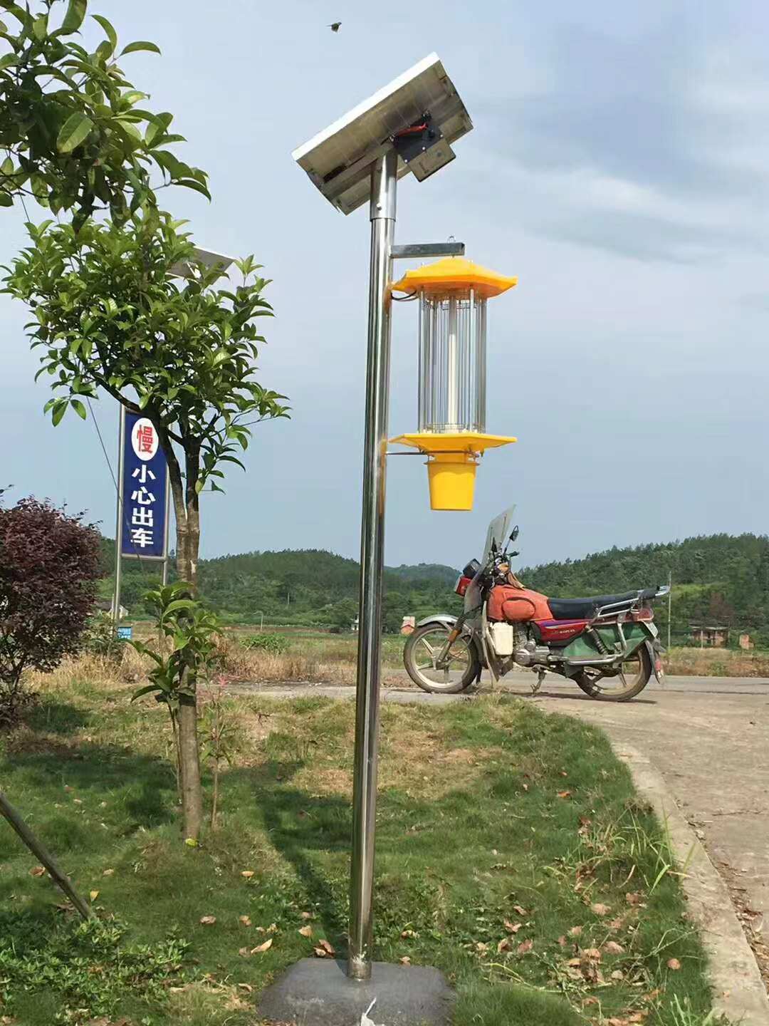 頻振式太陽能殺蟲燈.jpg